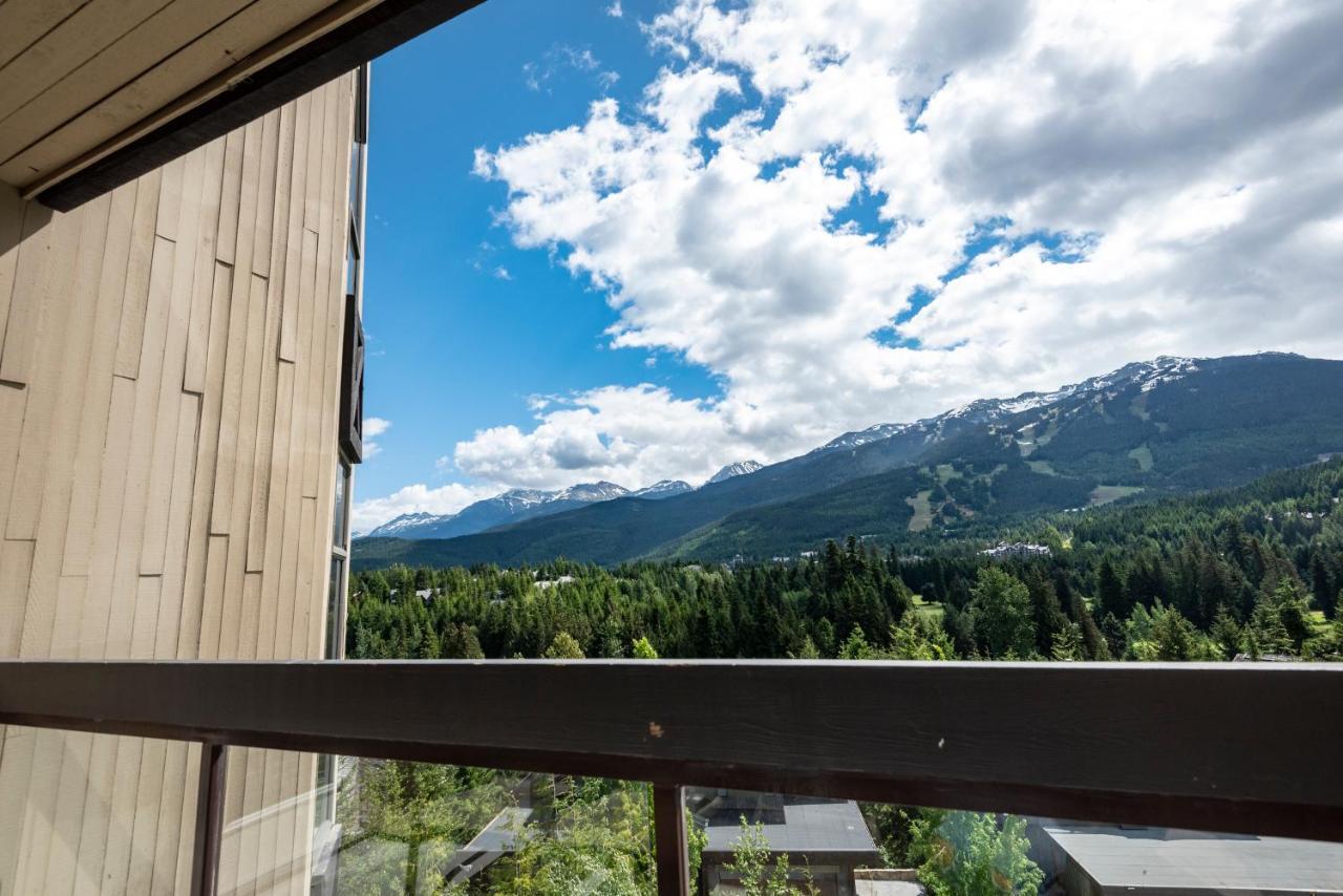 The Ironwood On Blueberry Hill Lejlighed Whistler Eksteriør billede